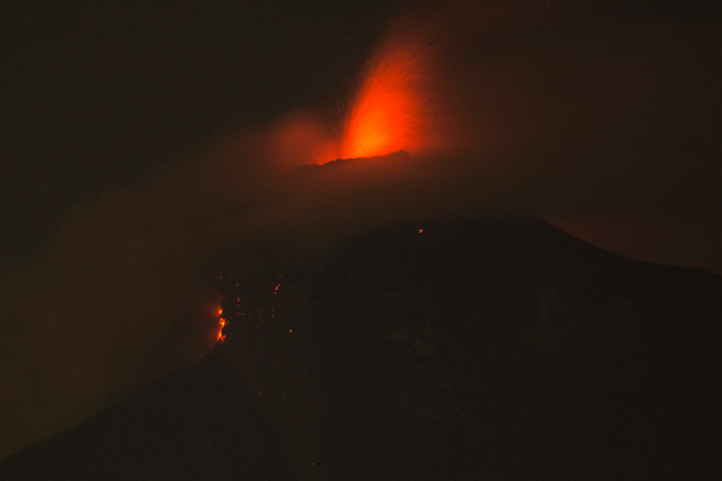 Illustration for article titled La violenta erupción del volcán de Fuego en Guatemala, en imágenes y vídeos